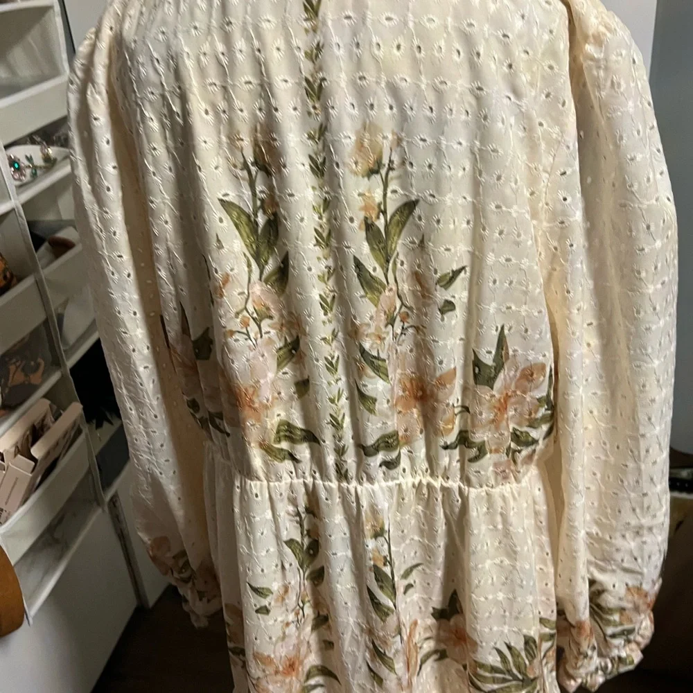Elegant Cream Floral Long Sleeve Dress - Picture 6 of 8